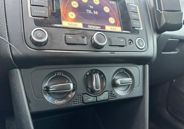 Volkswagen Polo cena 17900 przebieg: 279800, rok produkcji 2010 z Ząbki małe 56